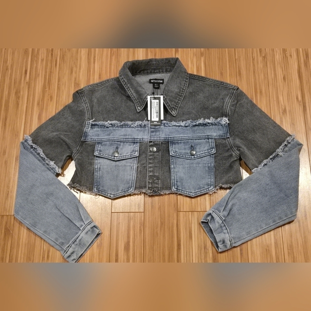 💚 NWT Pretty Little Thing Two-Tone Cropped Denim Jacket